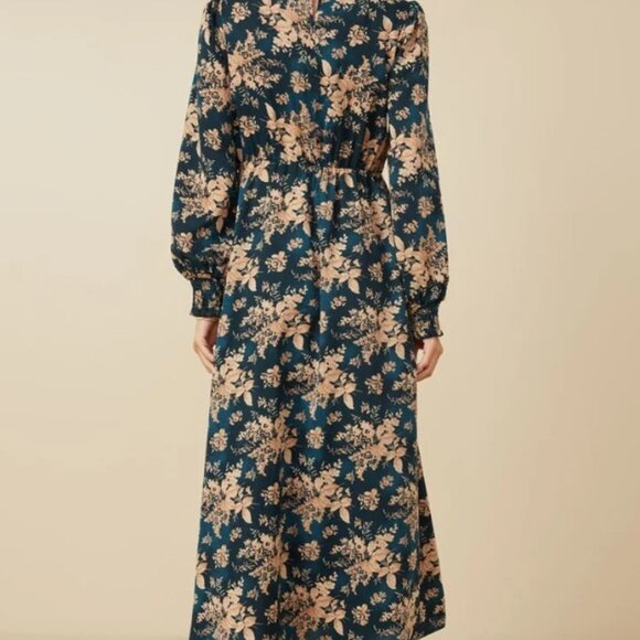 Hayden | Antique Floral Smocked Panel V Neck Dress | Medium - Picture 2 of 8